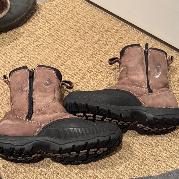 L.L. Bean Men's Brown and Black Snow Boots - Picture 3 of 13